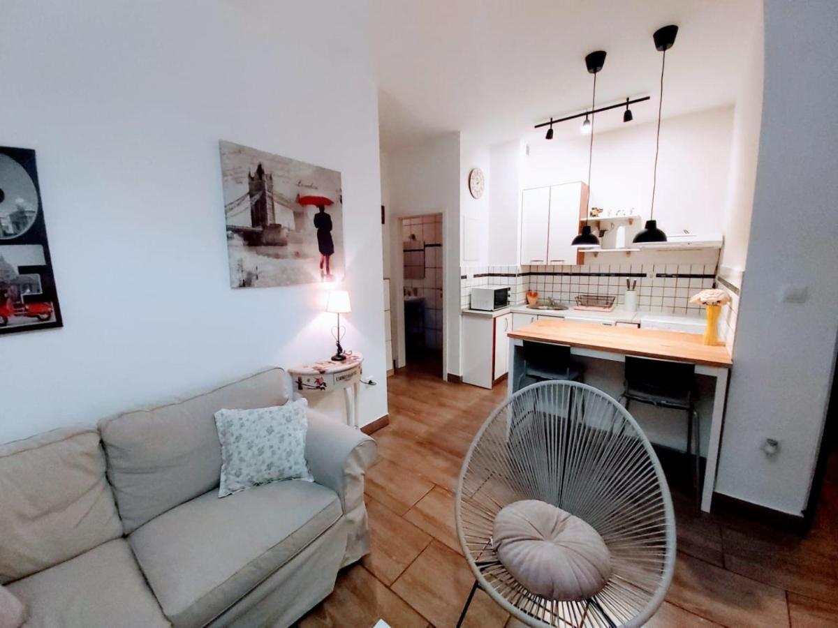 Studio Apartmant Leona With Parking Place Split Eksteriør bilde