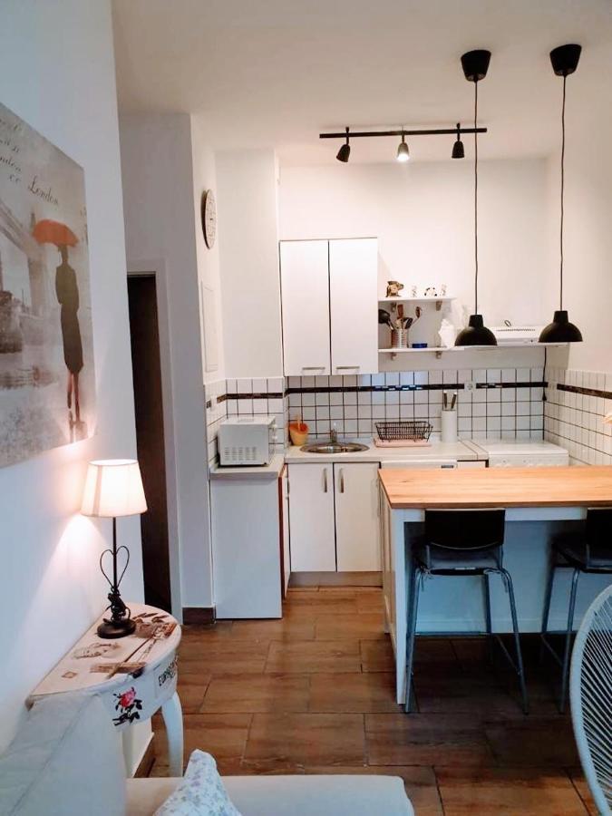 Studio Apartmant Leona With Parking Place Split Eksteriør bilde