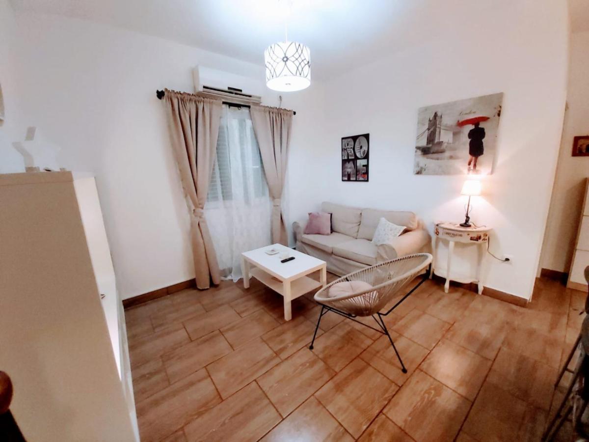 Studio Apartmant Leona With Parking Place Split Eksteriør bilde