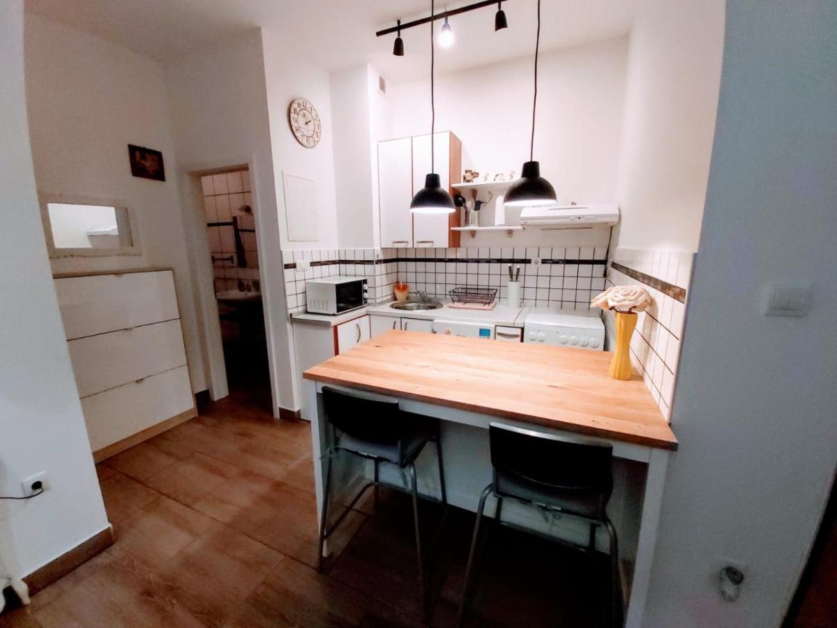 Studio Apartmant Leona With Parking Place Split Eksteriør bilde
