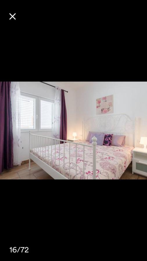 Studio Apartmant Leona With Parking Place Split Eksteriør bilde